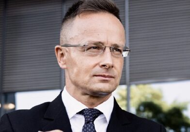 Egymásnak esnek: A Fidesz kulcsembere cáfolta Szijjártó Péter állításait