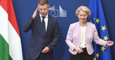 Politico: Az uniós képviselők tudni szeretnék, miről is állapodott meg Von der Leyen és Magyar Péter