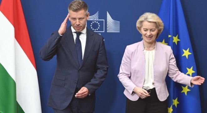 Politico: Az uniós képviselők tudni szeretnék, miről is állapodott meg Von der Leyen és Magyar Péter