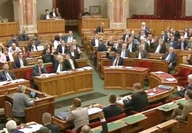 Rákapcsolt a kormány: Rendkívüli ülést sürget Ruff Bálint
