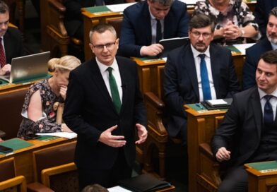 Rétvári Bence szerint alibi volt a kihelyezett kormányülés a Pride miatt