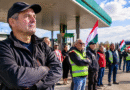 Független benzinkutasok vonulnak a Kossuth térre: válaszokat követelnek