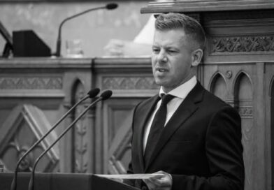 Félmillió dolgozó nővel szúr ki Magyar Péter kormánya